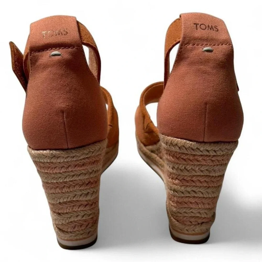 TOMS suede espadrille wedge sandals in a warm size 7.5